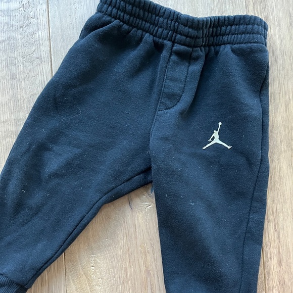 Nike Air Jordan Black & Gold Sweatsuit - Picture 6 of 7